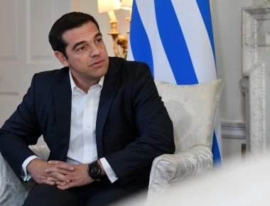 H νέα προφορά των αγγλικών του Α. Τσίπρα είναι καλύτερη και από της βασίλισσας Ελισάβετ (βίντεο)